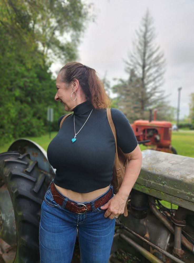 Sexiest gilf in the world (jewish canadian)