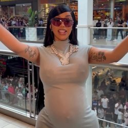 Always pregnant latina torta twerking showing areolas !